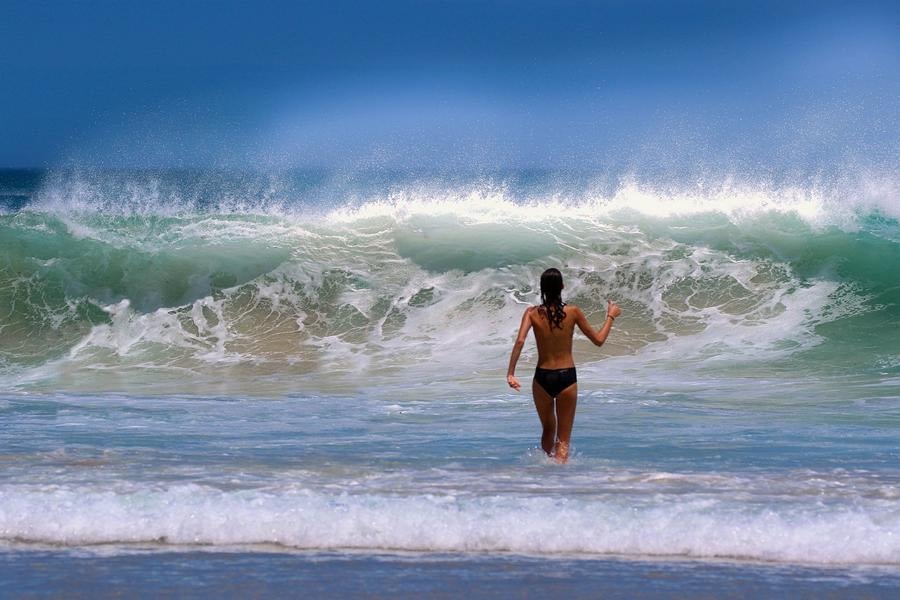 Strand - Mit dem Tourismus auf den Kanaren geht es noch nicht aufwärts. Immer neue restriktivere Maßnahmen werden auch für die Urlaubsgebiete verhängt.